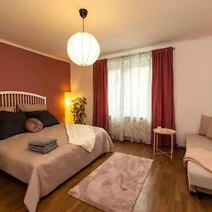  Apartament Cosy In Great Location
